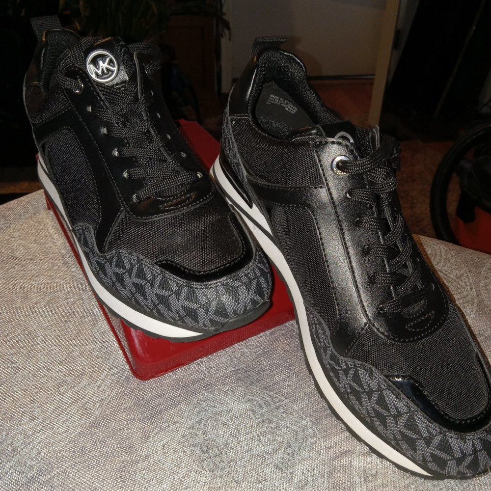 Michael Kors Wilma Logo Trainer shoes